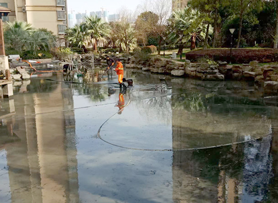 海晏景观池淤泥清理